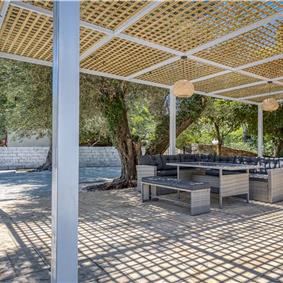 4 bedroom villa with pool by the sea, near Corfu town, sleeps 8